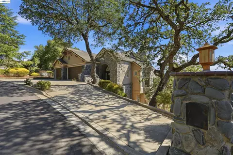 506 Oakshire Pl, Alamo, CA 94507