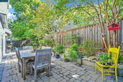 Exterior - 280 Brady St, Martinez, CA 94553 photo 11 of 18