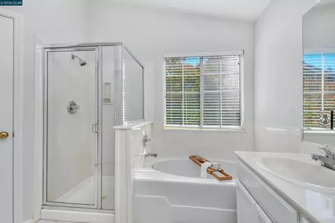 Bath - 280 Brady St, Martinez, CA 94553 photo 3 of 4