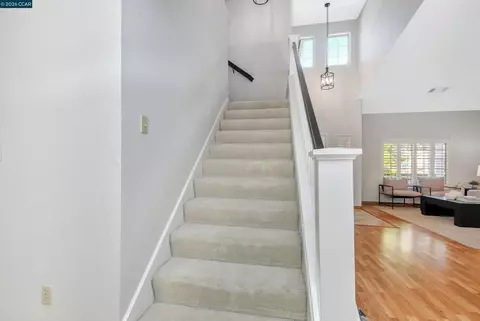 Entry Way - 280 Brady St, Martinez, CA 94553 photo 2 of 3