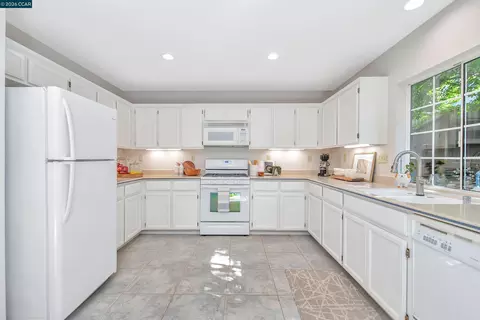 Kitchen - 280 Brady St, Martinez, CA 94553 photo 2 of 3