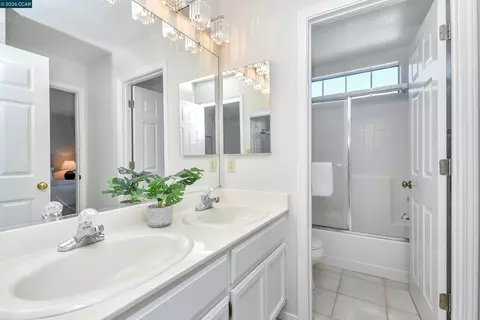 Bath - 280 Brady St, Martinez, CA 94553 photo 4 of 4
