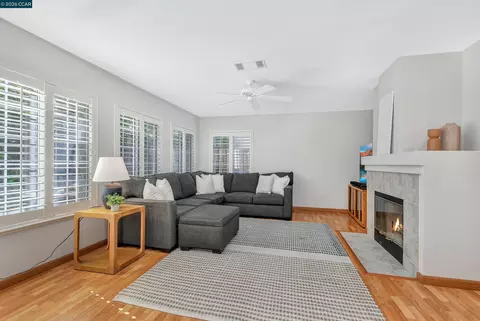 Living - 280 Brady St, Martinez, CA 94553 photo 2 of 3