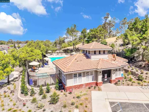View/Area - 280 Brady St, Martinez, CA 94553 photo 2 of 11