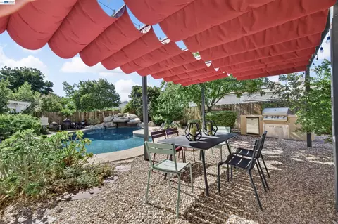 Exterior - 271 Kelley Mist Ct, Tracy, CA 95377 photo 6 of 7
