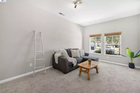 Living - 271 Kelley Mist Ct, Tracy, CA 95377 photo 2 of 4