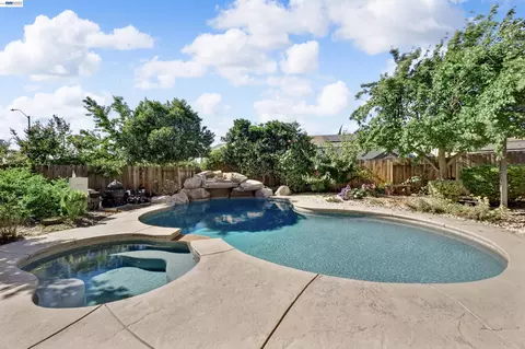 Exterior - 271 Kelley Mist Ct, Tracy, CA 95377 photo 4 of 7