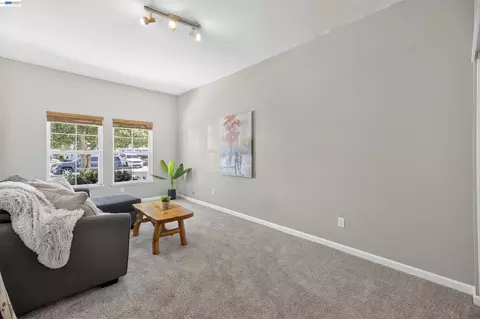 Living - 271 Kelley Mist Ct, Tracy, CA 95377 photo 1 of 4