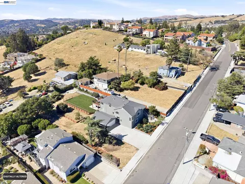 View/Area - 3212 D, Hayward, CA 94541 photo 4 of 9