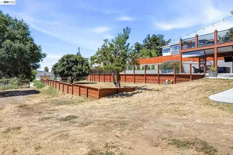 Exterior - 3212 D, Hayward, CA 94541 photo 11 of 12