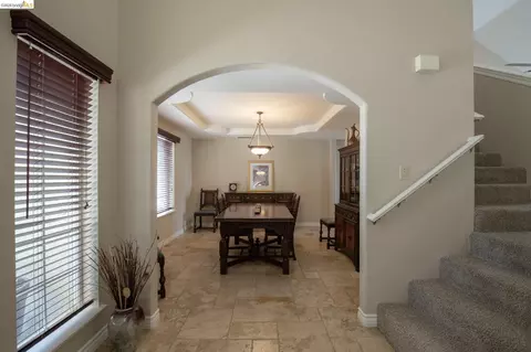 Entry Way - 5232 Horseshoe Bend Ave, Clovis, CA 93619 photo 2 of 4