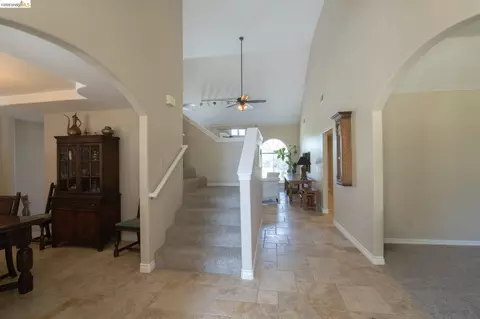 Entry Way - 5232 Horseshoe Bend Ave, Clovis, CA 93619 photo 3 of 4
