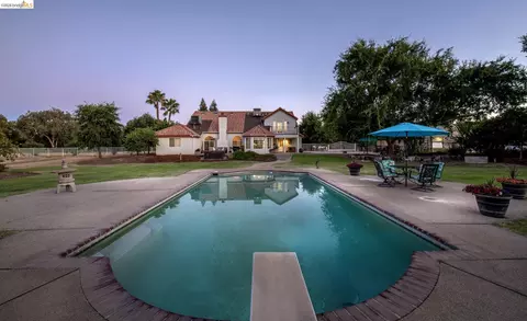 Exterior - 5232 Horseshoe Bend Ave, Clovis, CA 93619 photo 17 of 24