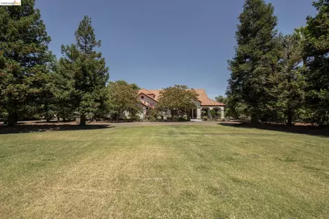 Exterior - 5232 Horseshoe Bend Ave, Clovis, CA 93619 photo 8 of 24