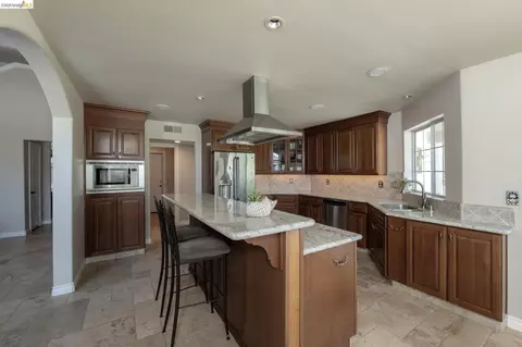 Kitchen - 5232 Horseshoe Bend Ave, Clovis, CA 93619 photo 4 of 4