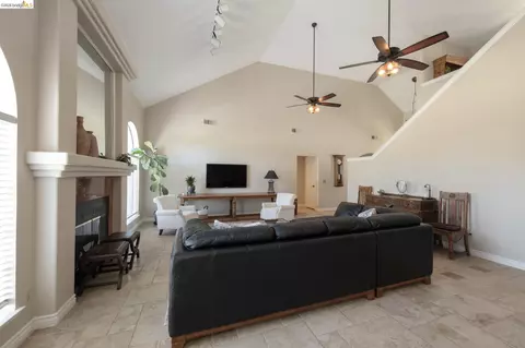 Living - 5232 Horseshoe Bend Ave, Clovis, CA 93619 photo 3 of 3