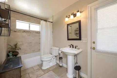 Bath - 5232 Horseshoe Bend Ave, Clovis, CA 93619 photo 1 of 6