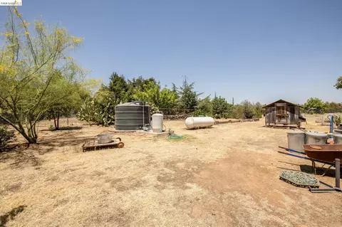 Exterior - 5232 Horseshoe Bend Ave, Clovis, CA 93619 photo 13 of 24