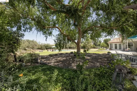 Exterior - 5232 Horseshoe Bend Ave, Clovis, CA 93619 photo 15 of 24