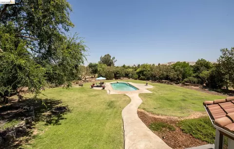 Exterior - 5232 Horseshoe Bend Ave, Clovis, CA 93619 photo 5 of 24