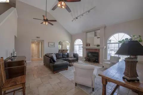Living - 5232 Horseshoe Bend Ave, Clovis, CA 93619 photo 2 of 3