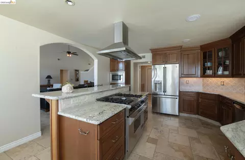 Kitchen - 5232 Horseshoe Bend Ave, Clovis, CA 93619 photo 3 of 4