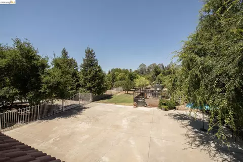 Exterior - 5232 Horseshoe Bend Ave, Clovis, CA 93619 photo 7 of 24