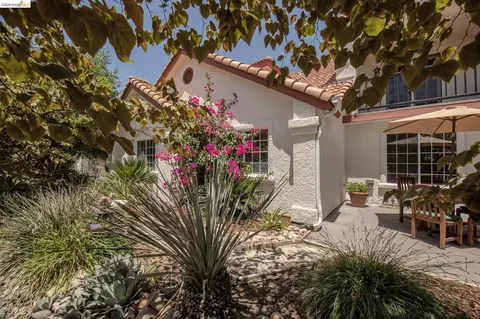 Exterior - 5232 Horseshoe Bend Ave, Clovis, CA 93619 photo 11 of 24