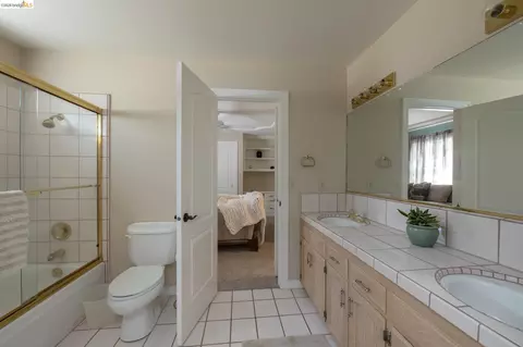 Bath - 5232 Horseshoe Bend Ave, Clovis, CA 93619 photo 2 of 6