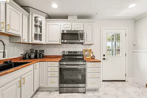 Kitchen - 4100 Irene Dr, Martinez, CA 94553 photo 2 of 3