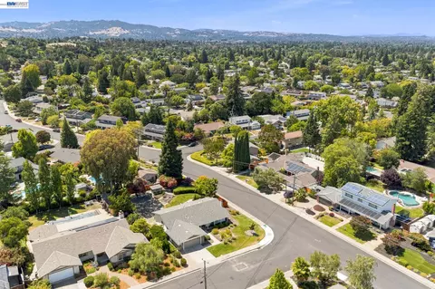 View/Area - 1082 Springfield Dr, Walnut Creek, CA 94598 photo 3 of 5