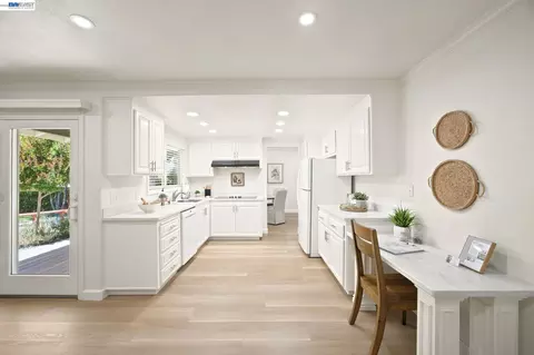 Kitchen - 1082 Springfield Dr, Walnut Creek, CA 94598 photo 3 of 6