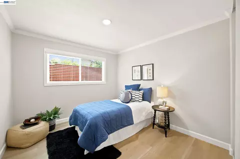 Bedroom - 1082 Springfield Dr, Walnut Creek, CA 94598 photo 3 of 8