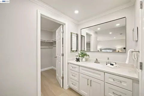 Bath - 1082 Springfield Dr, Walnut Creek, CA 94598 photo 2 of 5