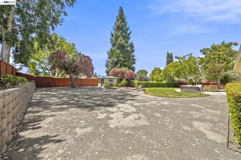 Exterior - 1082 Springfield Dr, Walnut Creek, CA 94598 photo 7 of 15