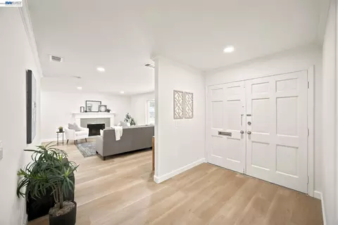 Entry Way - 1082 Springfield Dr, Walnut Creek, CA 94598 photo 1 of 2