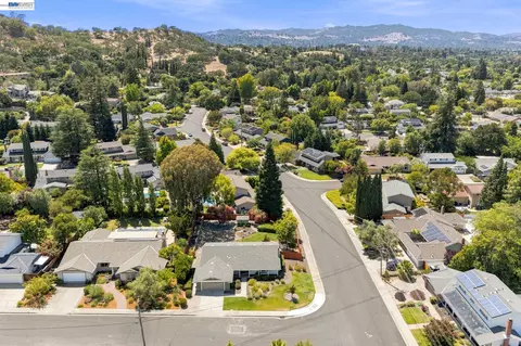 View/Area - 1082 Springfield Dr, Walnut Creek, CA 94598 photo 2 of 5