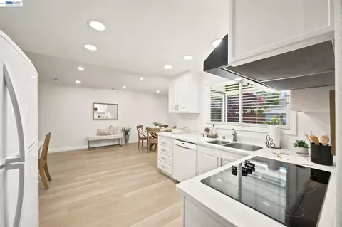 Kitchen - 1082 Springfield Dr, Walnut Creek, CA 94598 photo 4 of 6