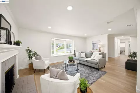Living - 1082 Springfield Dr, Walnut Creek, CA 94598 photo 4 of 7