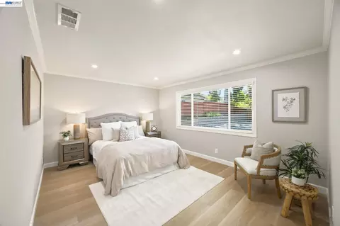 Bedroom - 1082 Springfield Dr, Walnut Creek, CA 94598 photo 5 of 8