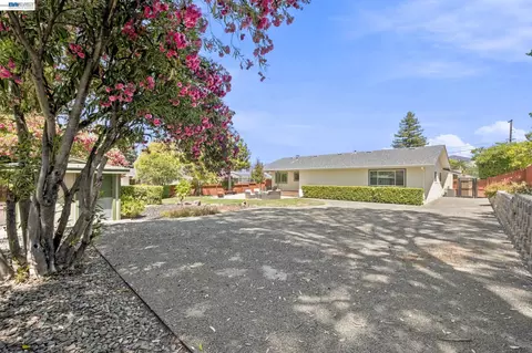 Exterior - 1082 Springfield Dr, Walnut Creek, CA 94598 photo 11 of 15