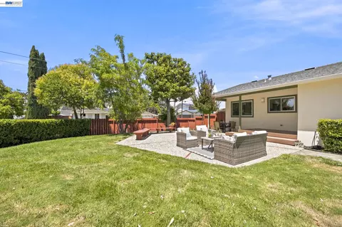 Exterior - 1082 Springfield Dr, Walnut Creek, CA 94598 photo 6 of 15