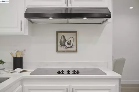 Kitchen - 1082 Springfield Dr, Walnut Creek, CA 94598 photo 6 of 6