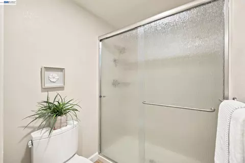 Bath - 1082 Springfield Dr, Walnut Creek, CA 94598 photo 4 of 5