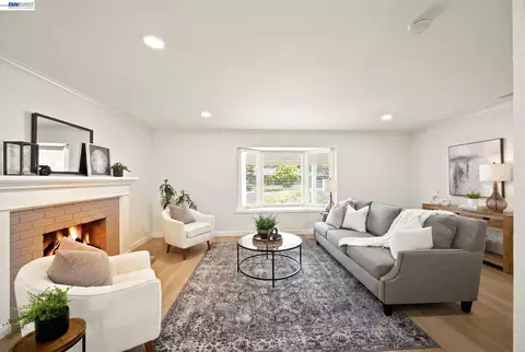 Living - 1082 Springfield Dr, Walnut Creek, CA 94598 photo 1 of 7
