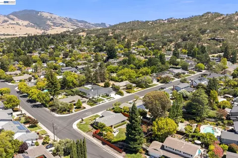 View/Area - 1082 Springfield Dr, Walnut Creek, CA 94598 photo 4 of 5