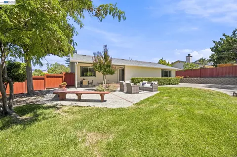 Exterior - 1082 Springfield Dr, Walnut Creek, CA 94598 photo 9 of 15
