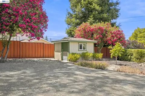 Exterior - 1082 Springfield Dr, Walnut Creek, CA 94598 photo 8 of 15