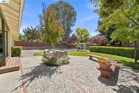 Exterior - 1082 Springfield Dr, Walnut Creek, CA 94598 photo 5 of 15