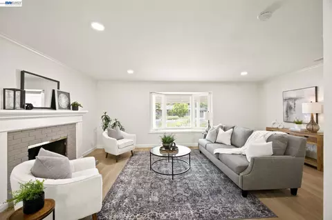 Living - 1082 Springfield Dr, Walnut Creek, CA 94598 photo 2 of 7